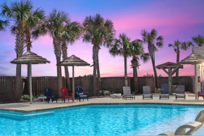 Walk to WhiteCap Beach, Pool, Balcony, Charcoal Grill, Beach Accessories